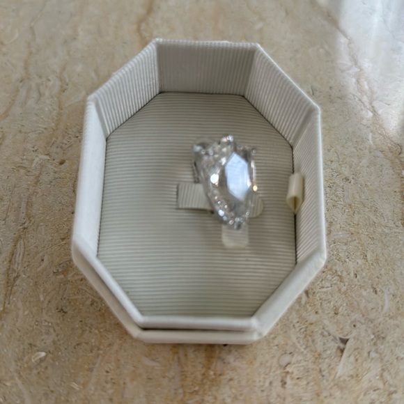 New Swarovski Mesmera Clip Earring. - Picture 5 of 10